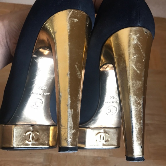 Chanel gold platform heels - Picture 4 of 6